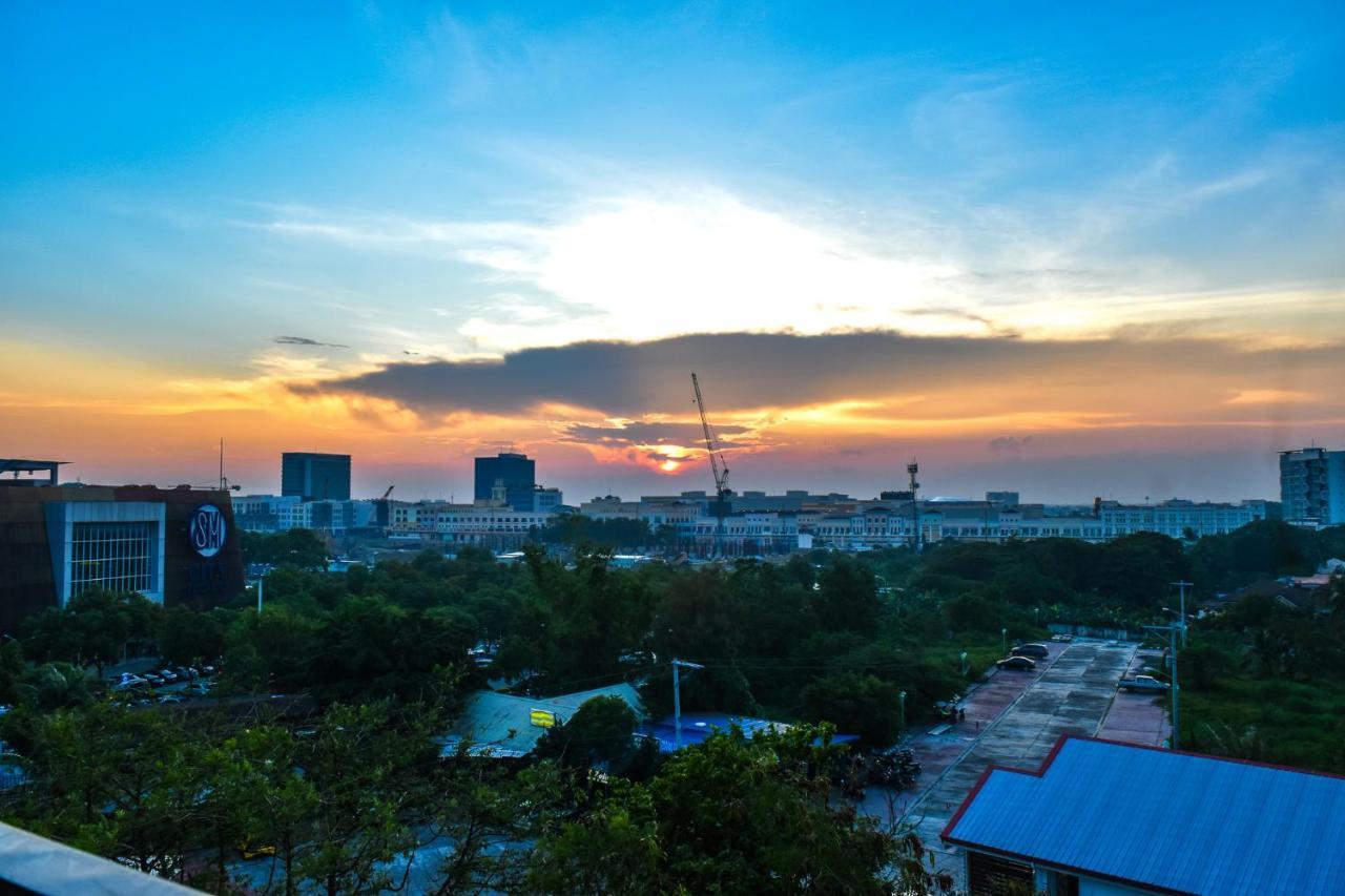 Zuri Hotel Iloilo City Exteriör bild